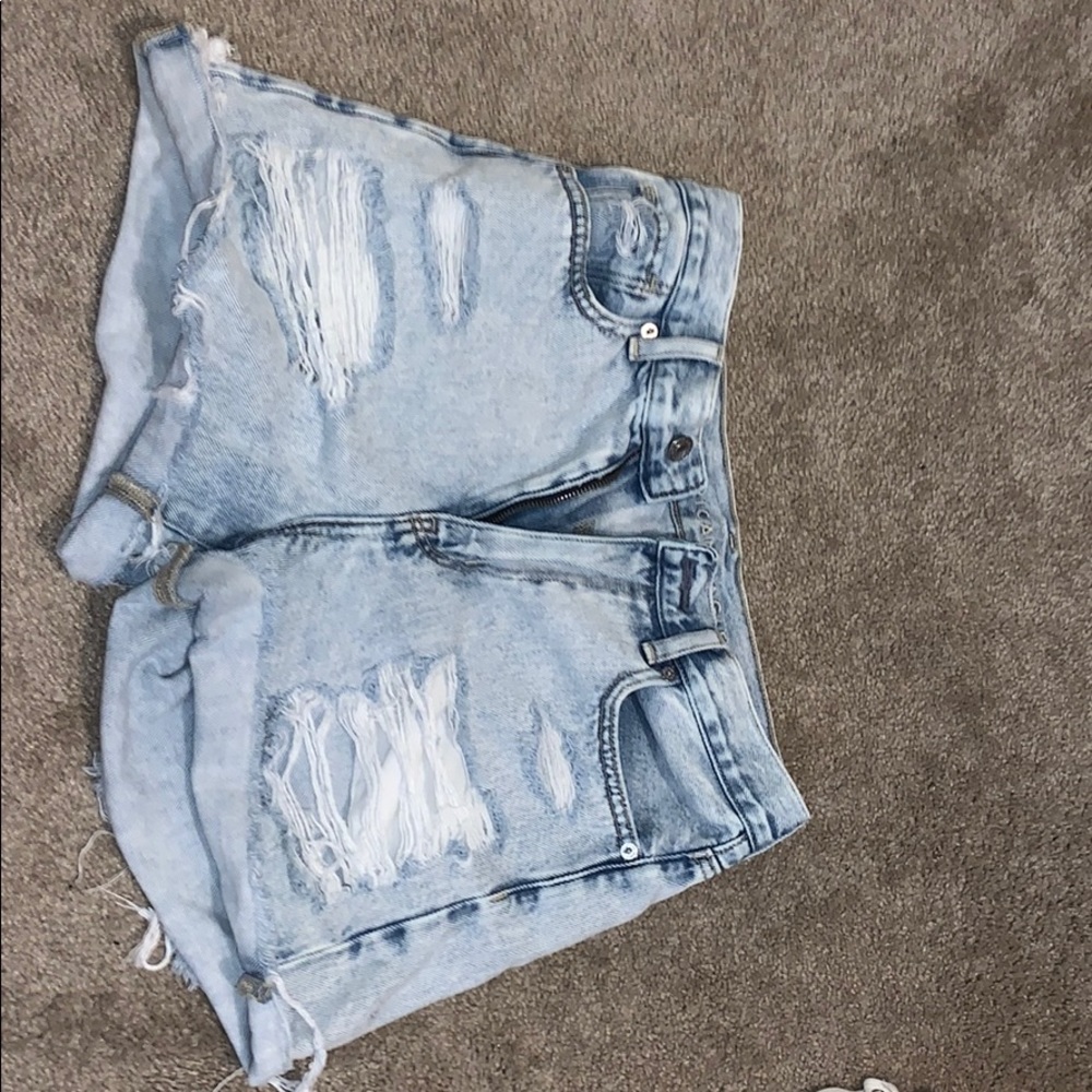 Light wash mom shorts